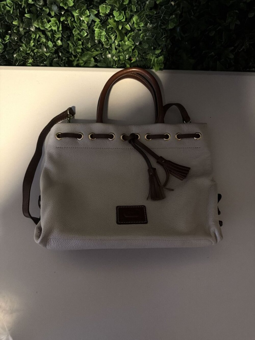Dooney & Bourke drawstring satchel/tote silhouette with front logo patch cream /